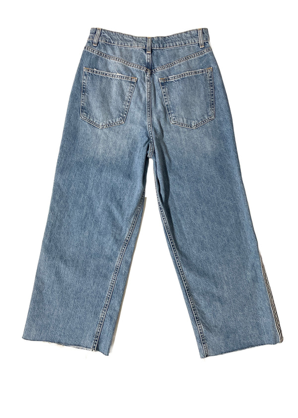 TOPSHOP light blue wash wide-leg cropped jeans w/ black & white side stripe, 28 x 32