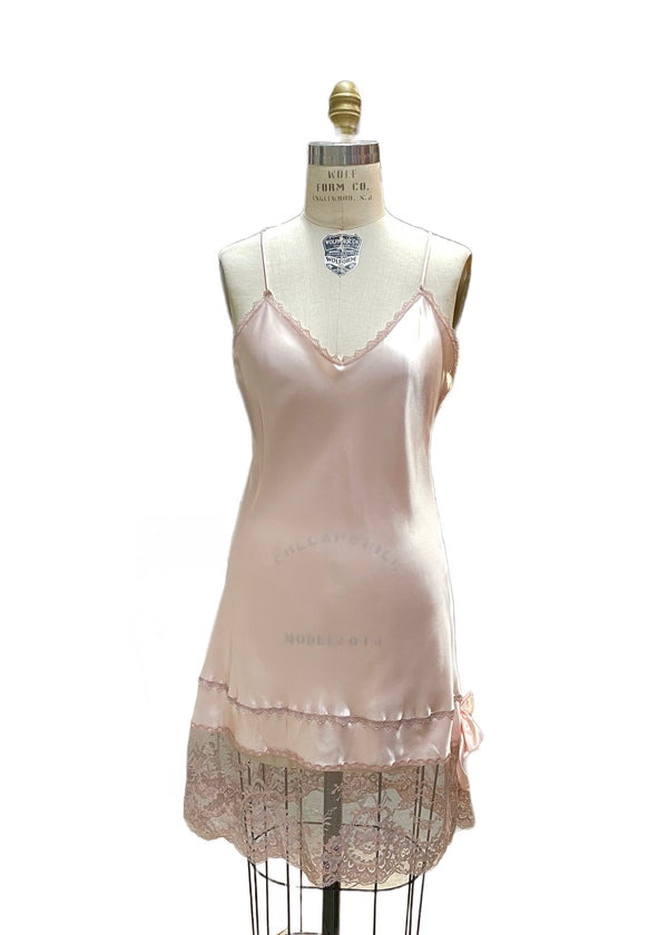 COLESCE COLLECTION Women's light pink satin negligee w/ taupe lace trim & bow at hem, M