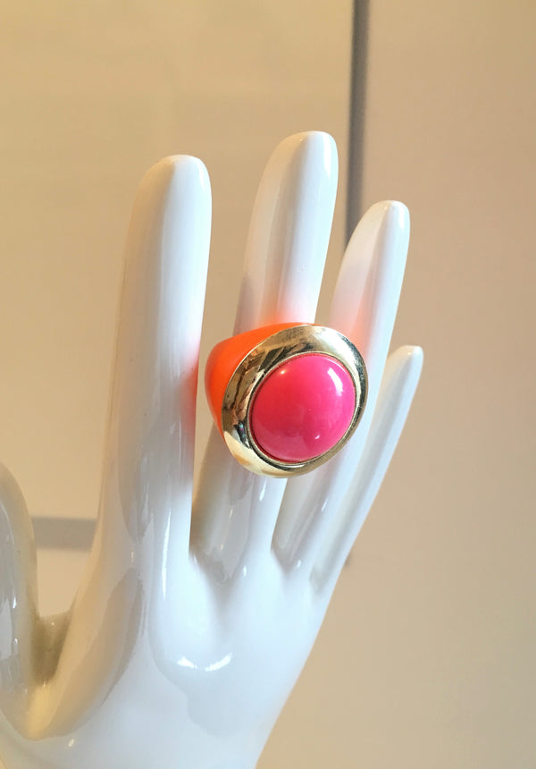 RING neon pink/orange plastic cocktail ring