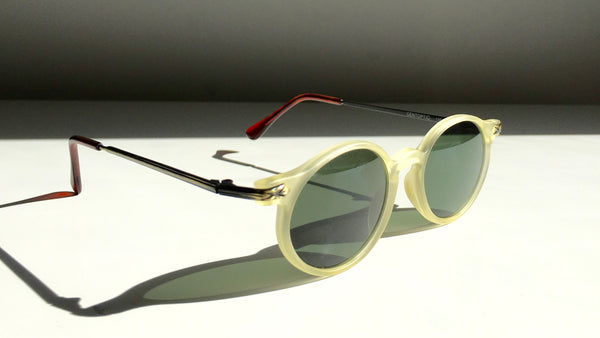 VINTAGE ROOTS 90’s opaque cream sunglasses round dark lenses