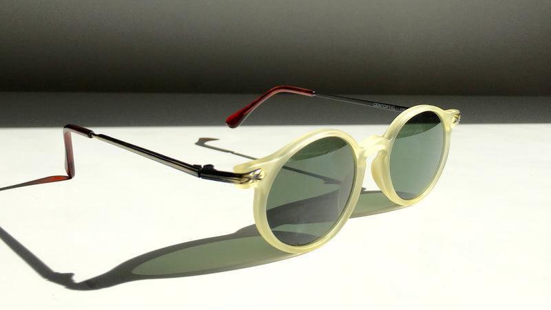 VINTAGE ROOTS 90’s opaque cream sunglasses round dark lenses