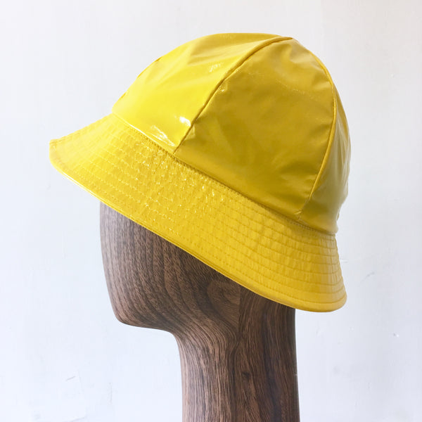 ELLEN TRACY waterproof yellow patent rain hat