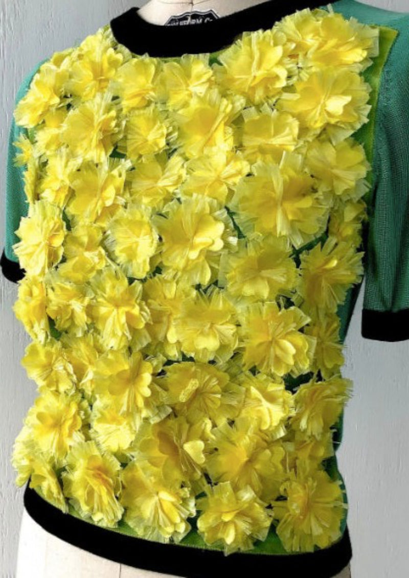 SISTER BY SIBLING seafoam green knit short sleeve knit top w/ yellow raffia flowers, S