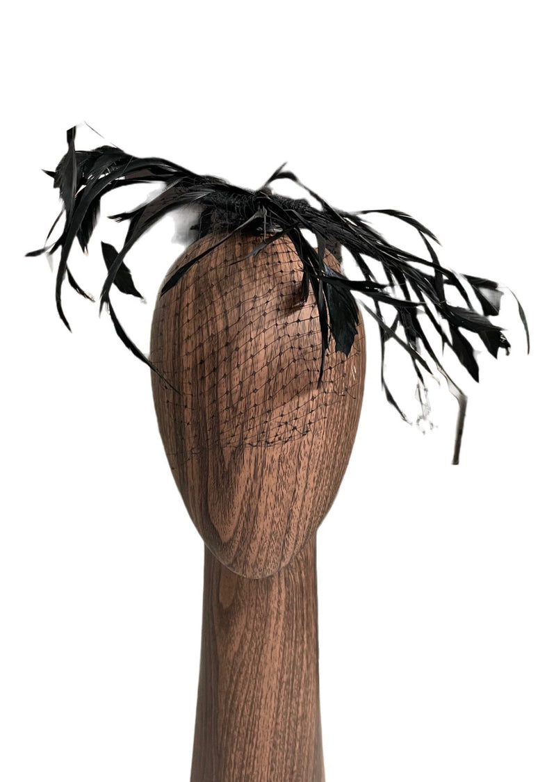 W HAT black fastinator w/ feather X tulle and hair comb, NS