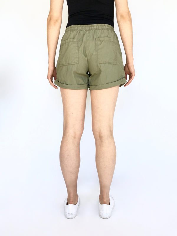 JOE FRESH Women's olive cotton elastic waist shorts w/ patch pockets cuffed hem, XS