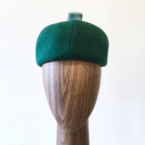 VINTAGE Women’s green wool pillbox hat w/ blue stem, NS