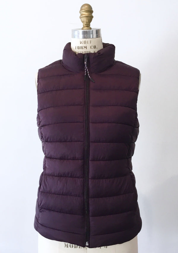 GAP Women's eggplant zip front puffer vest, S