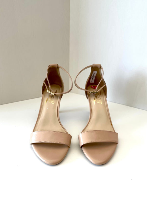 AEROSOLES Women's nude leather 3" heel ankle strap sandal, 8