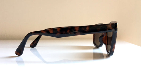 BANANA REPUBLIC tortoise wayfarer sunglasses - UV protection