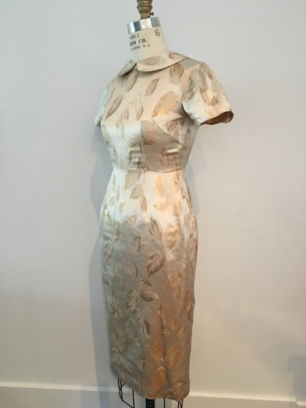 COCKTAIL VINTAGE 2 pc light gold silk/satin damask shift dress w/ jacket 31.5" B & 27.5" W