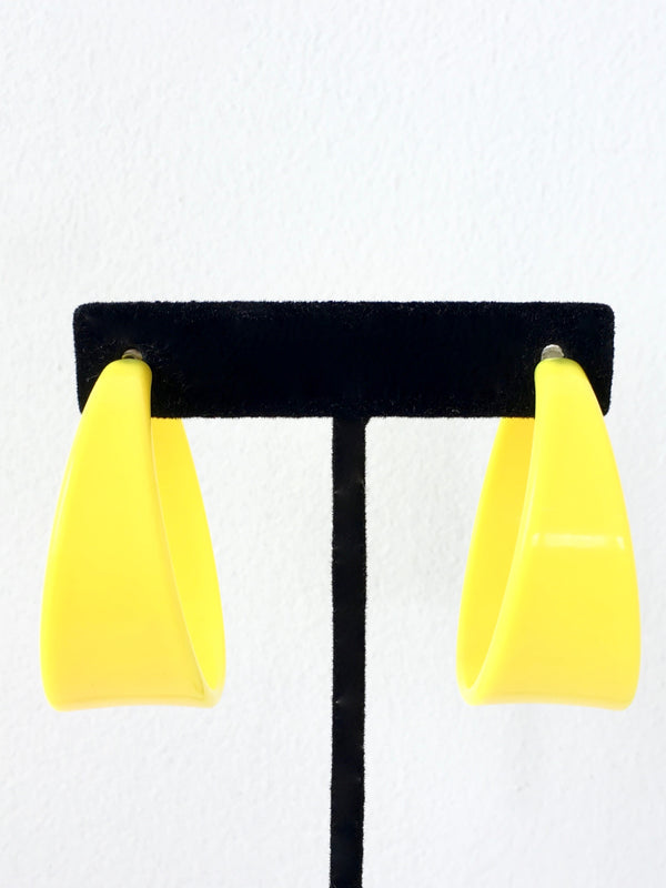 EARRINGS yellow plastic mod style hoop earrings