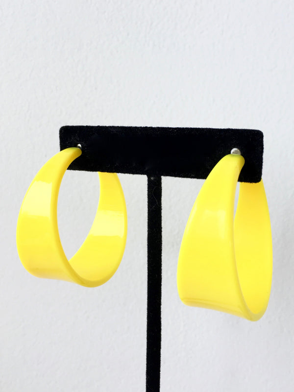 EARRINGS yellow plastic mod style hoop earrings