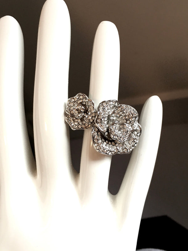 RING double flower rhinestone silvertone ring