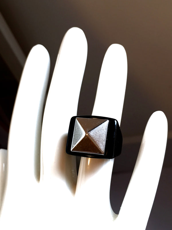 RING square black plastic & silvertone pyramid ring