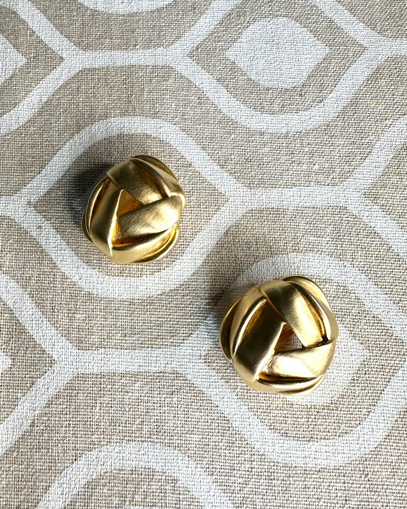 VINTAGE VIVIANE GUENOUN 90's matte gold clip-on earrings