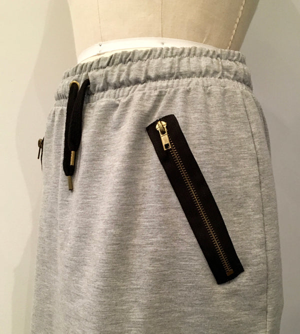 H&M Women's heathered grey knit skirt zip details and elastic waist, 6