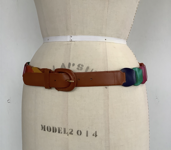 VINTAGE women’s rainbow belt leather circle links w/ cognac buckle & tail, M/L