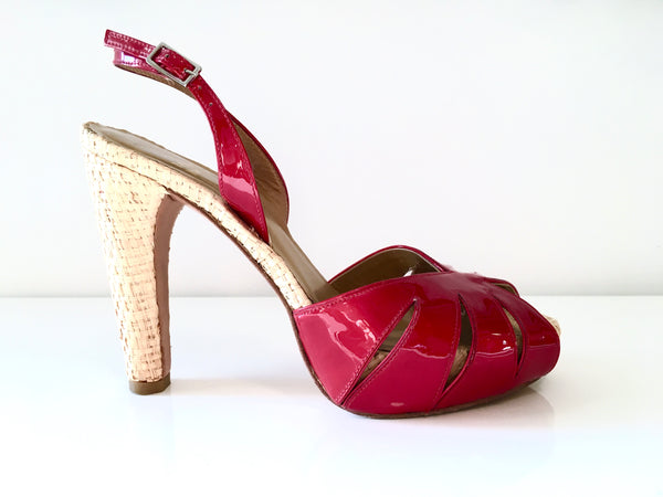 STUART WEITZMAN Red patent & straw heel, 6