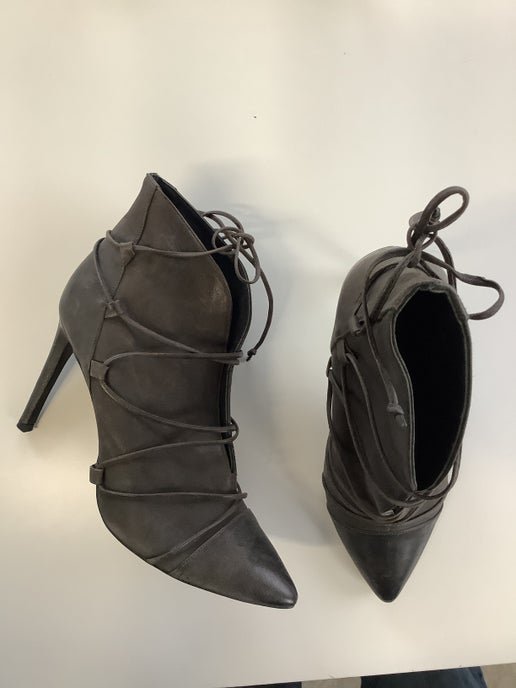 SAPENA Grey leather strappy ankle boot, 7.5