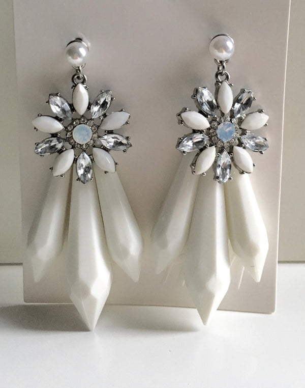 H&M white plastic/pearl/rhinestone drop flower earrings