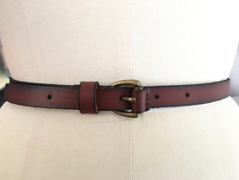 BELT Women's brown skinny leather belt with black edging, M