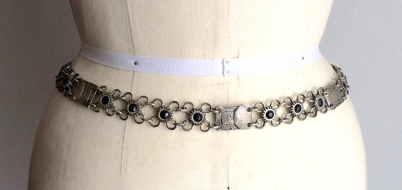 VINTAGE Women's antiqued silver chain belt with jet cabochon, NS