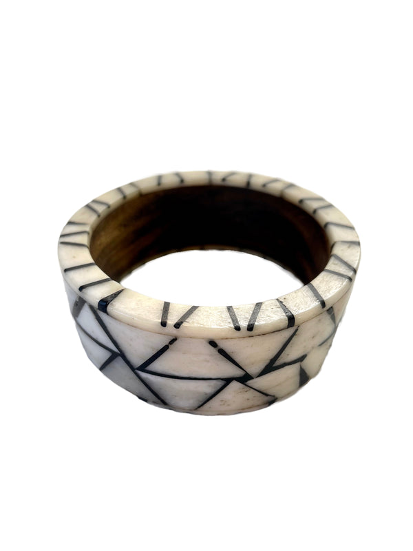 BRACELET cream/black bone inlaid triangle medium width bangle