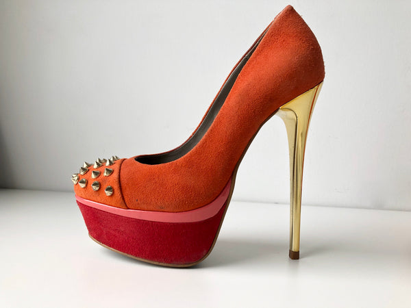 KG KURT GEIGER orange/red suede platform pumps w/ gold stud toe & mirror gold heel, 6