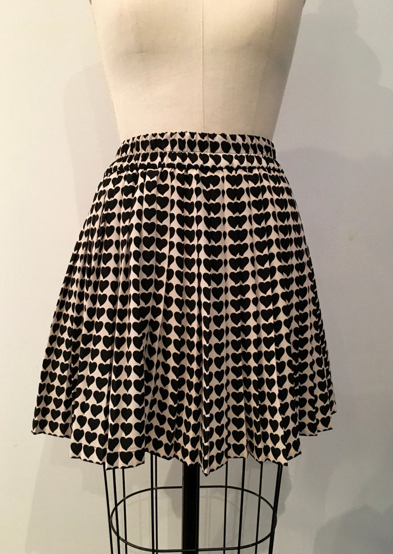 ZARA Women's cream pleated skirt w/ black heart print, M