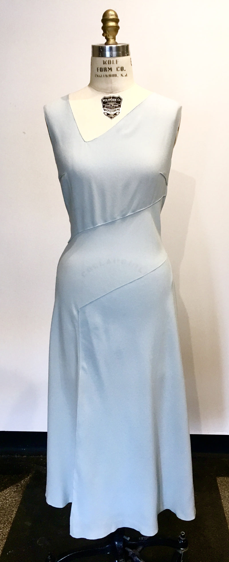 ELIE TAHARI Women's pale blue crepe sleeveless dress w/ asymmetrical v-neckline, 4